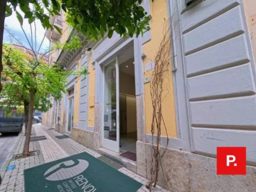 Immagine 2 di Locale commerciale in vendita  in via turati a Caserta