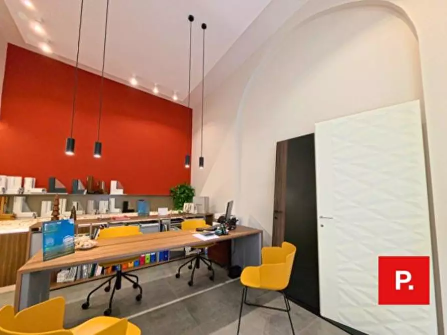 Immagine 7 di Locale commerciale in vendita  in via turati a Caserta