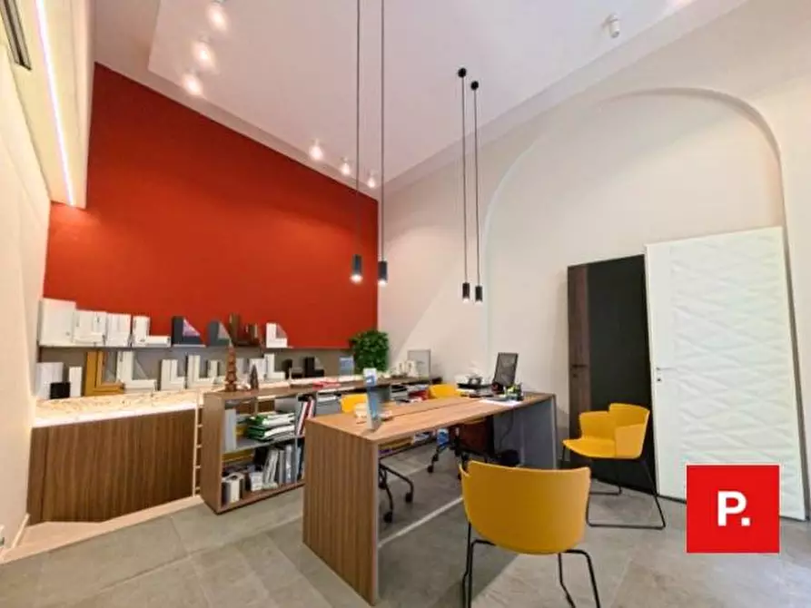 Immagine 6 di Locale commerciale in vendita  in via turati a Caserta