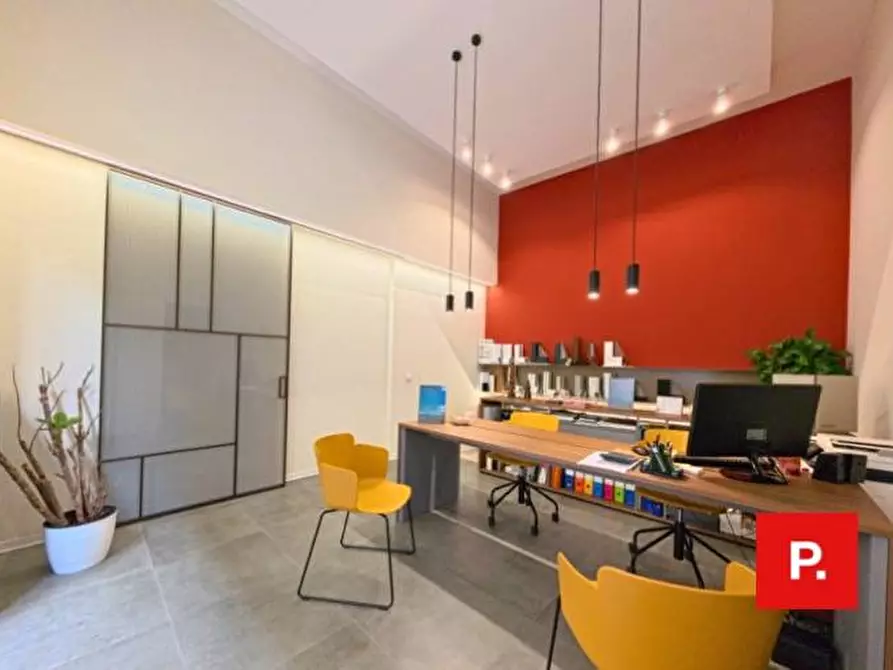 Immagine 5 di Locale commerciale in vendita  in via turati a Caserta