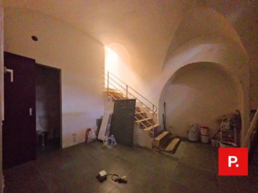 Immagine 15 di Locale commerciale in vendita  in via turati a Caserta