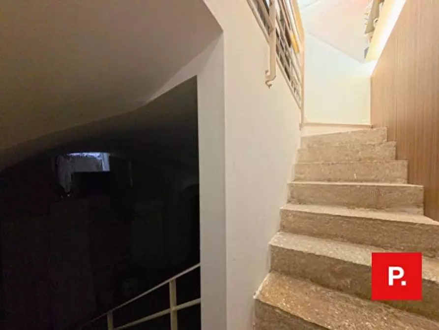 Immagine 12 di Locale commerciale in vendita  in via turati a Caserta