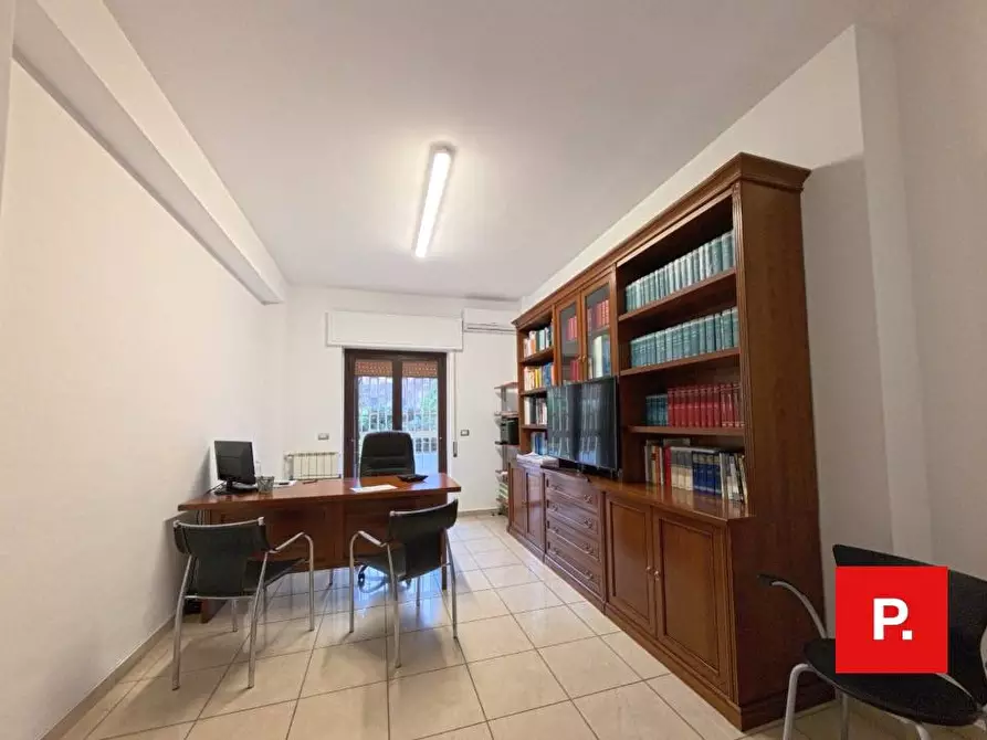 Immagine 3 di Ufficio in vendita  in corso Giannone 168 a Caserta