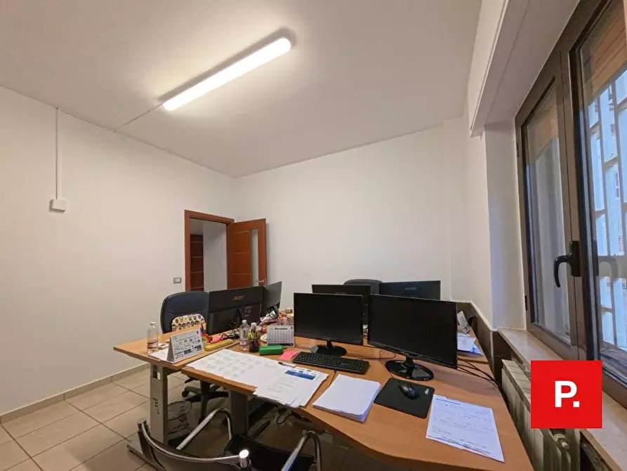 Immagine 23 di Ufficio in vendita  in corso Giannone 168 a Caserta