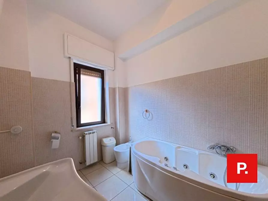 Immagine 22 di Ufficio in vendita  in corso Giannone 168 a Caserta