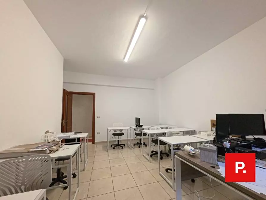Immagine 17 di Ufficio in vendita  in corso Giannone 168 a Caserta