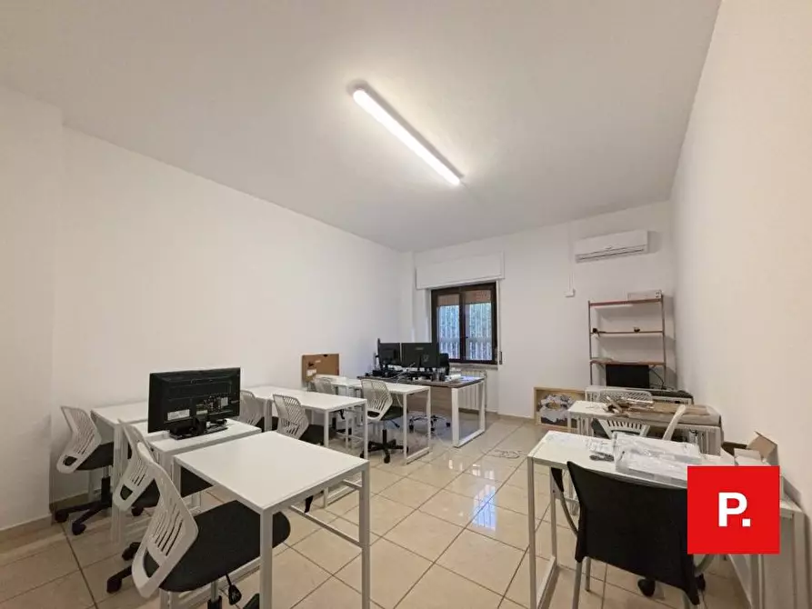 Immagine 18 di Ufficio in vendita  in corso Giannone 168 a Caserta
