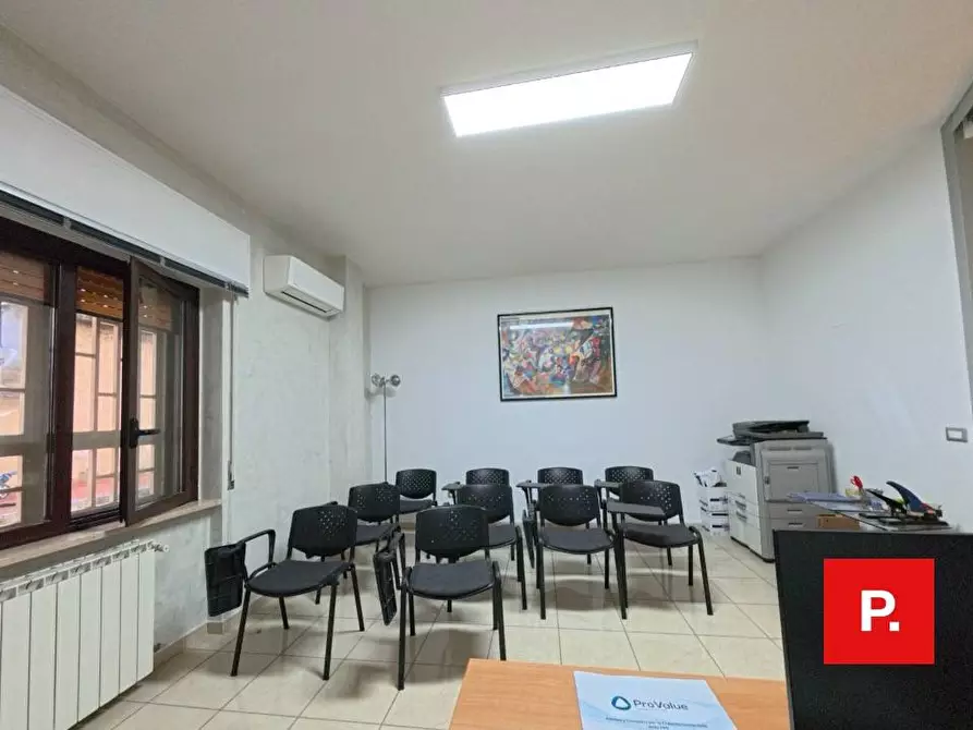 Immagine 11 di Ufficio in vendita  in corso Giannone 168 a Caserta