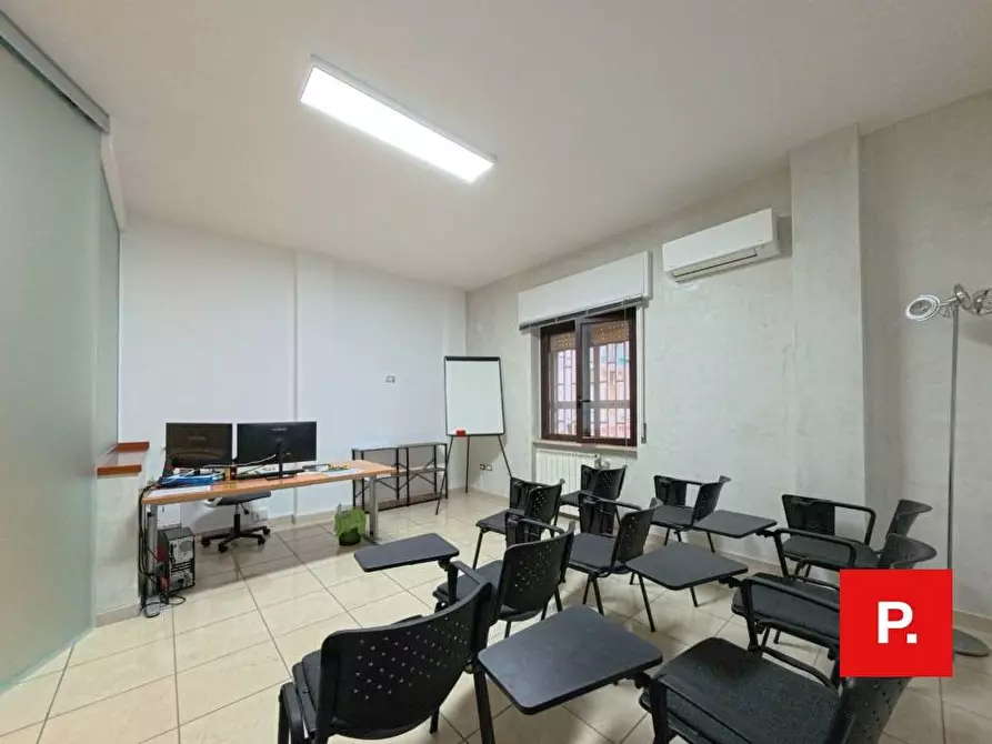 Immagine 10 di Ufficio in vendita  in corso Giannone 168 a Caserta