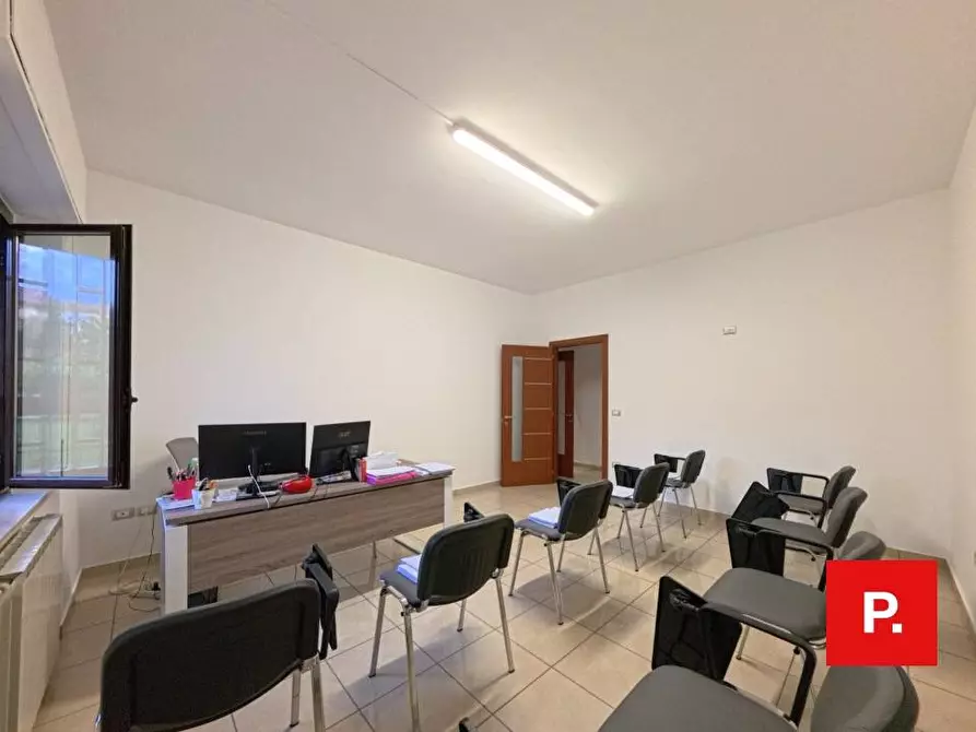 Immagine 19 di Ufficio in vendita  in corso Giannone 168 a Caserta