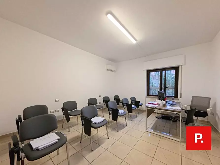 Immagine 20 di Ufficio in vendita  in corso Giannone 168 a Caserta