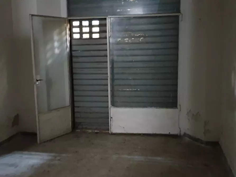 Immagine 5 di Attività commerciale in vendita  a Ascoli Piceno