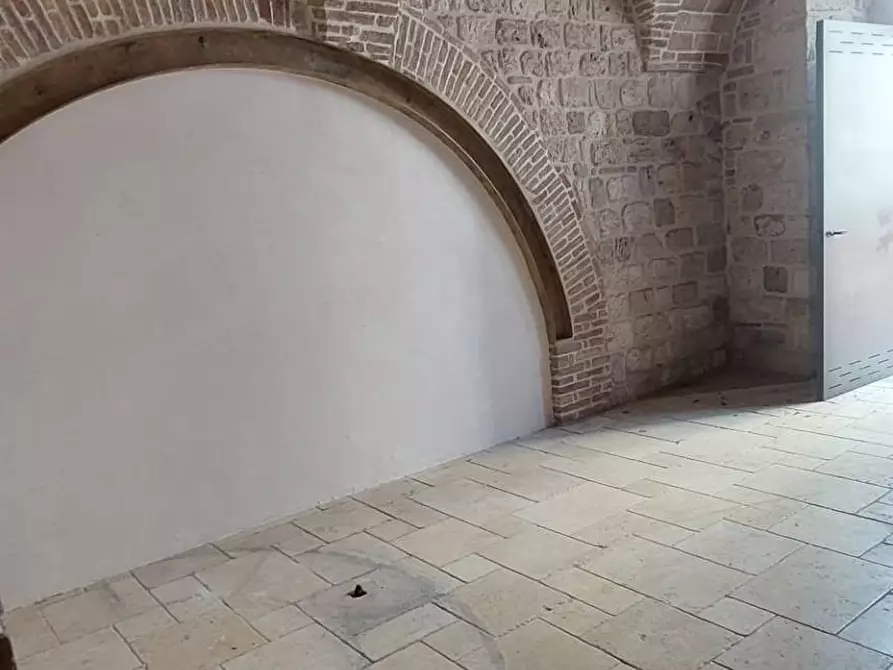 Immagine 1 di Locale commerciale in affitto  a Ascoli Piceno