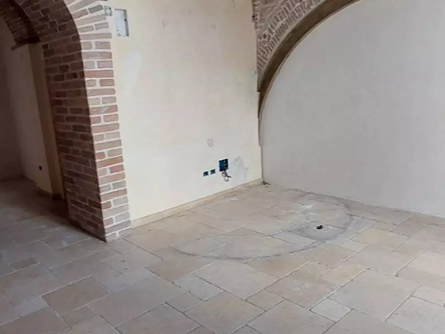 Immagine 2 di Locale commerciale in affitto  a Ascoli Piceno