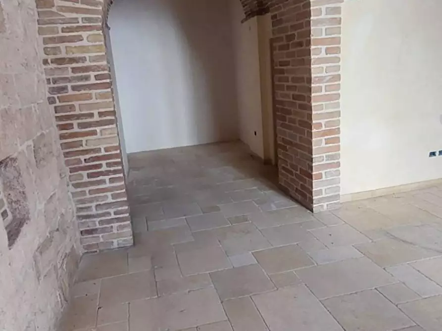 Immagine 3 di Locale commerciale in affitto  a Ascoli Piceno