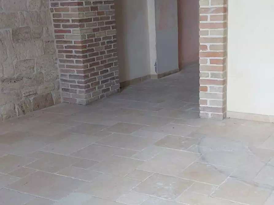 Immagine 7 di Locale commerciale in affitto  a Ascoli Piceno