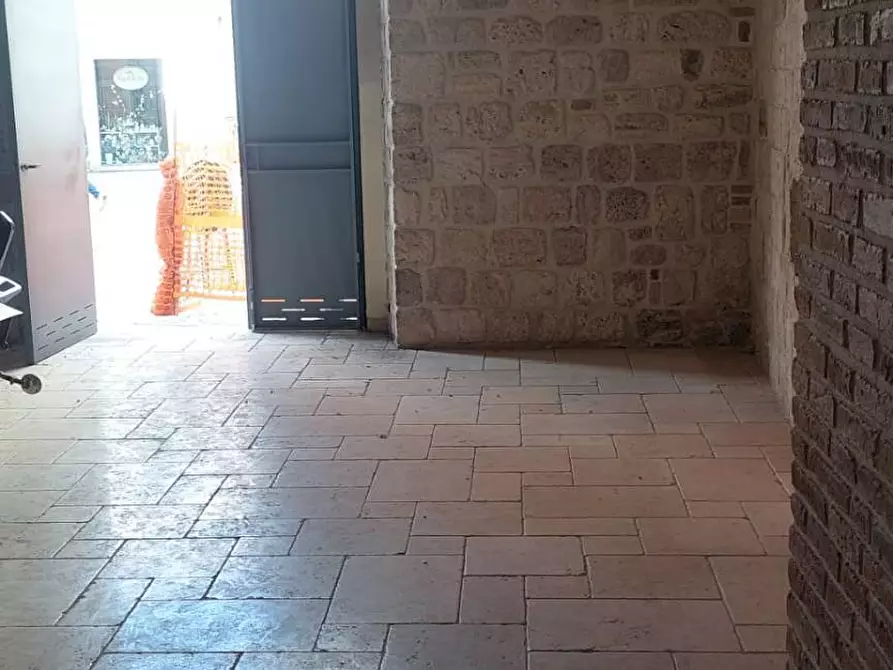 Immagine 9 di Locale commerciale in affitto  a Ascoli Piceno