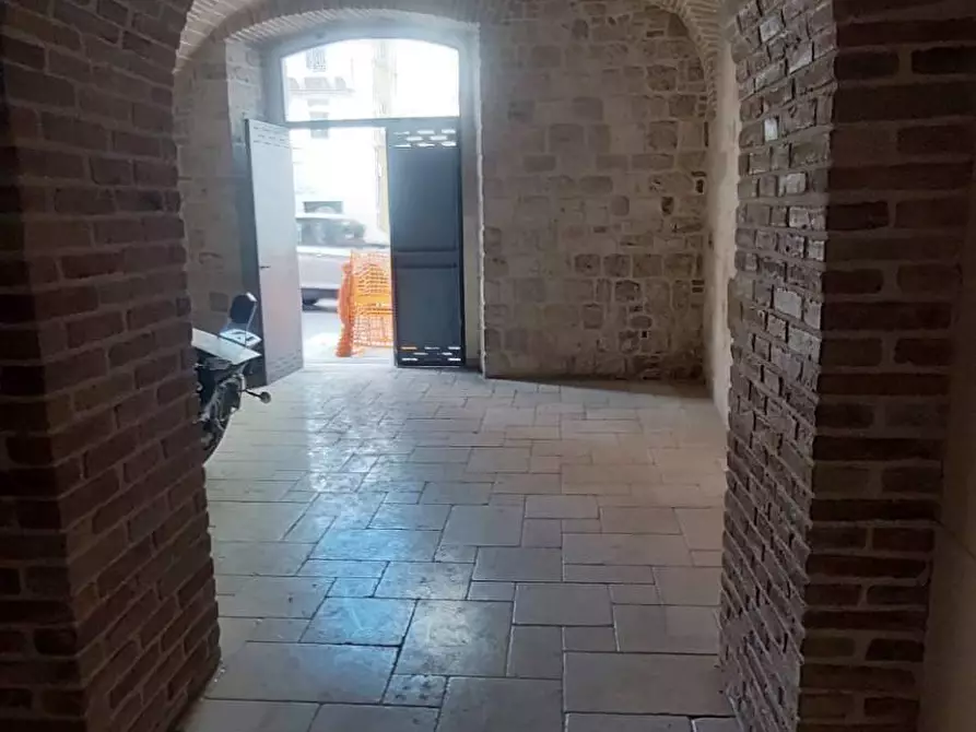 Immagine 10 di Locale commerciale in affitto  a Ascoli Piceno