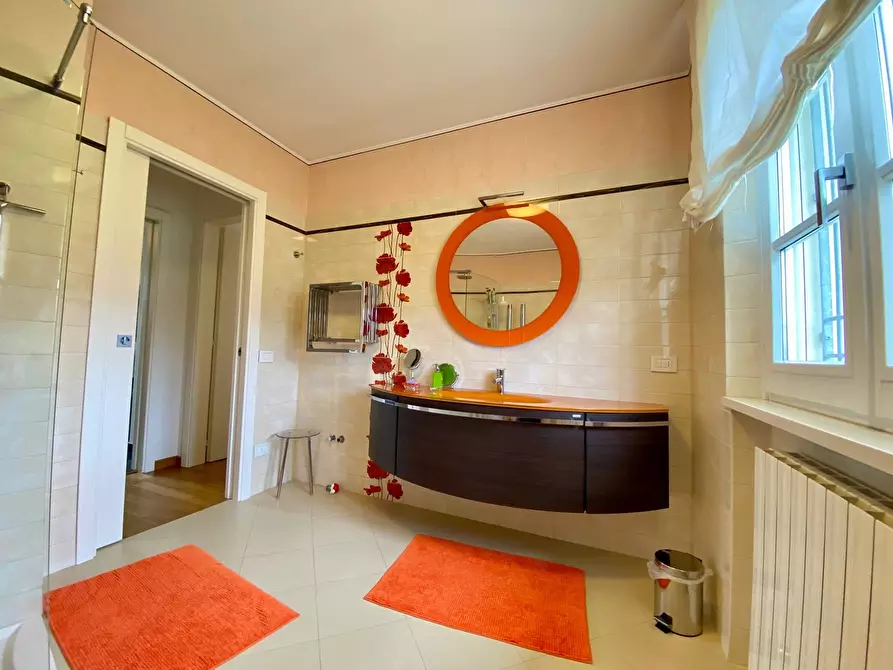 Immagine 8 di Villa in vendita  in Gallino a Camaiore