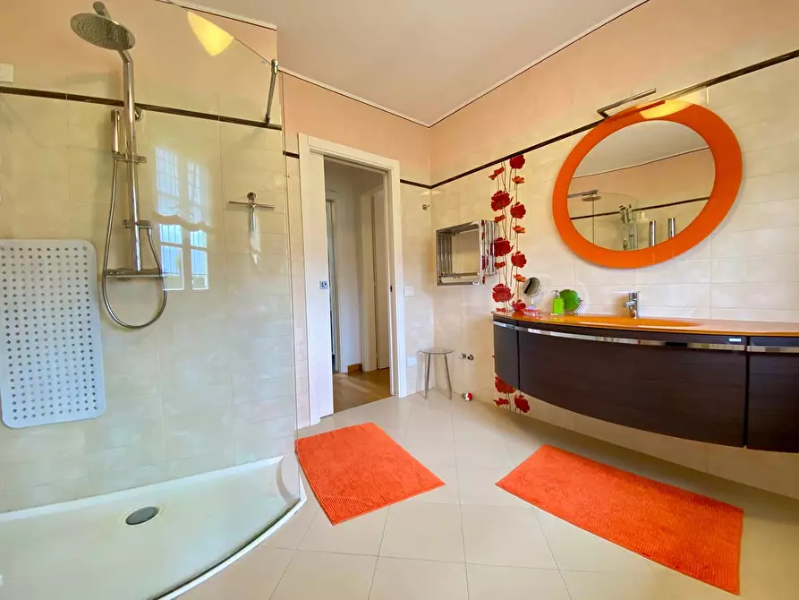 Immagine 9 di Villa in vendita  in Gallino a Camaiore