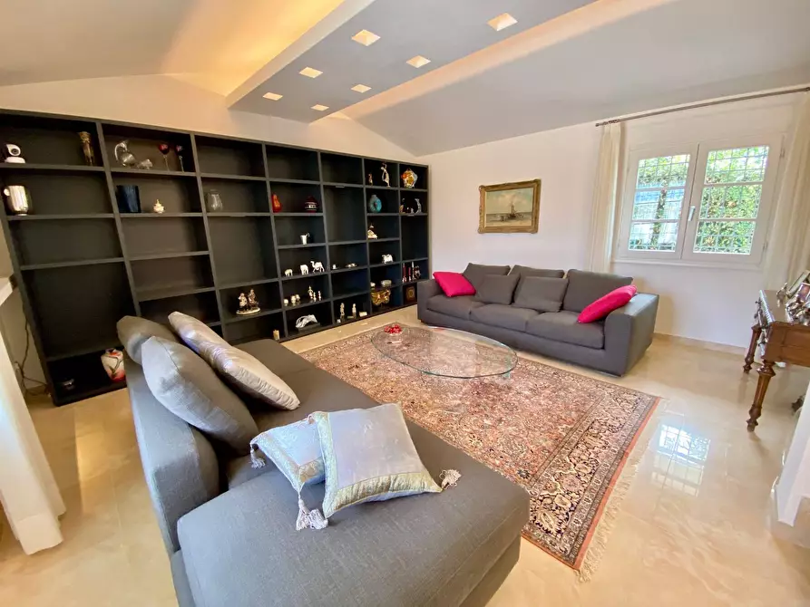 Immagine 13 di Villa in vendita  in Gallino a Camaiore