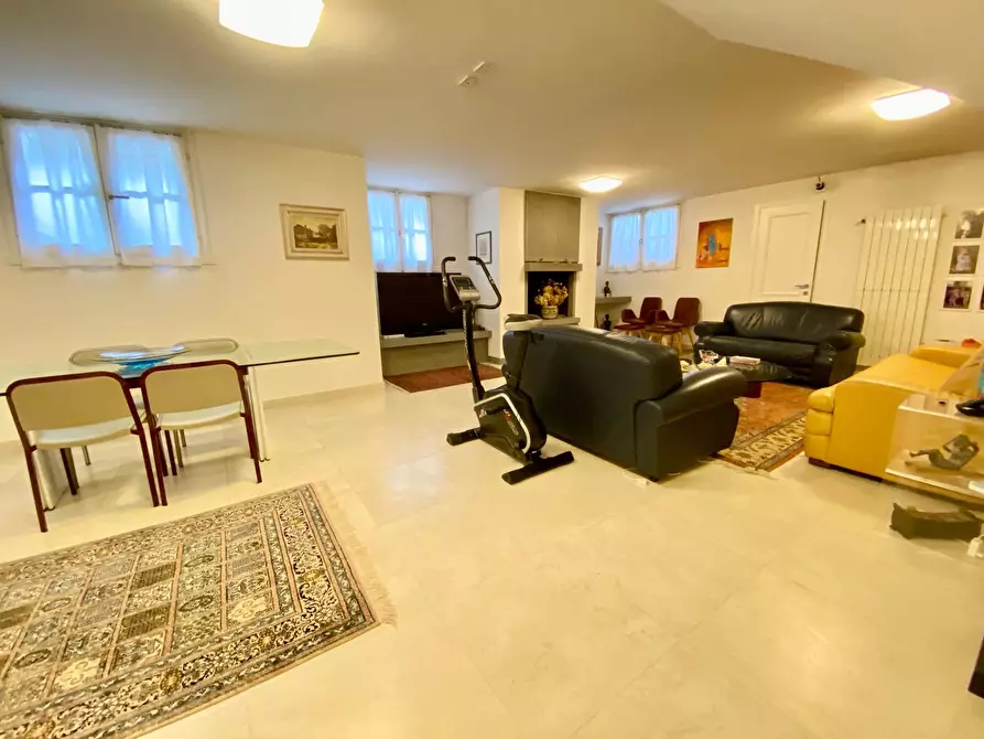 Immagine 33 di Villa in vendita  in Gallino a Camaiore