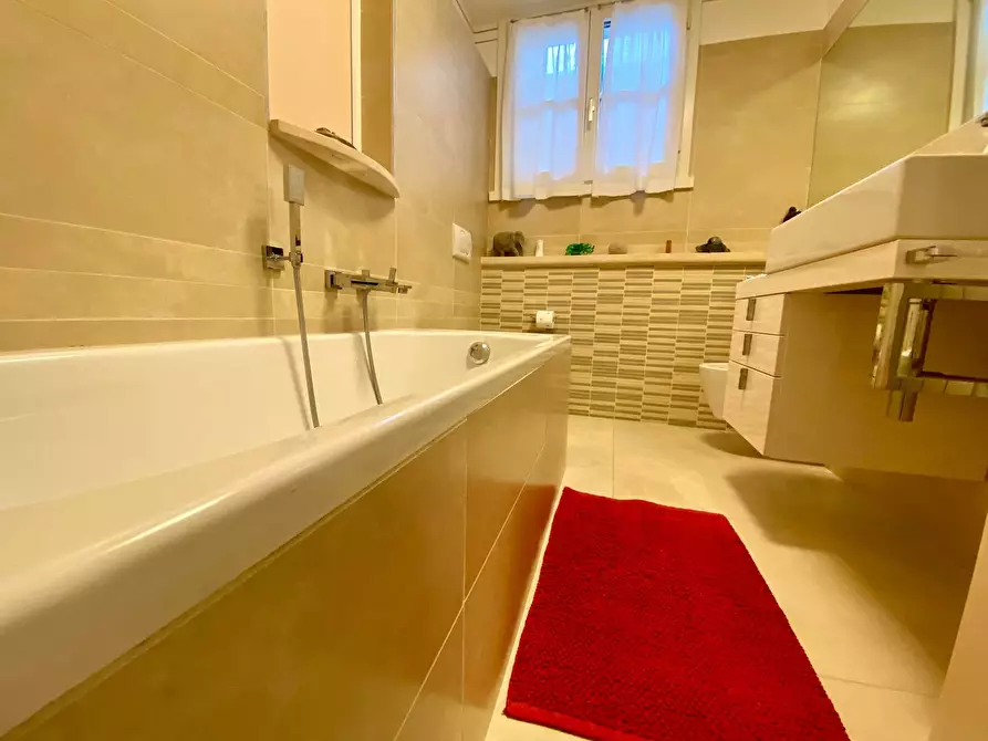 Immagine 34 di Villa in vendita  in Gallino a Camaiore