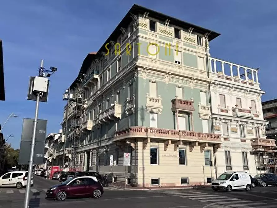 Immagine 1 di Ufficio in vendita  a Viareggio