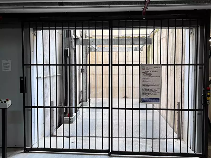 Immagine 28 di Appartamento in vendita  in Via Giuseppe Barellai a Viareggio