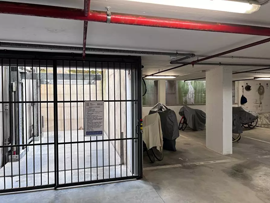 Immagine 27 di Appartamento in vendita  in Via Giuseppe Barellai a Viareggio