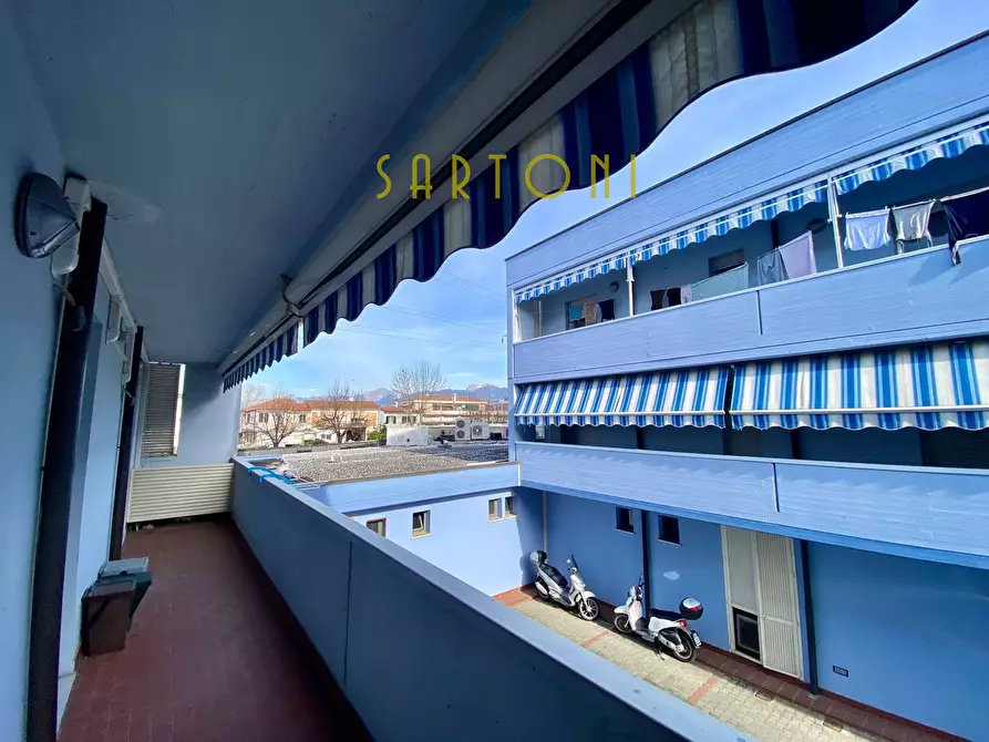 Immagine 21 di Appartamento in vendita  in Via Fratelli Cervi a Viareggio