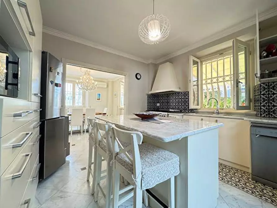 Immagine 6 di Villa in vendita  a Forte Dei Marmi