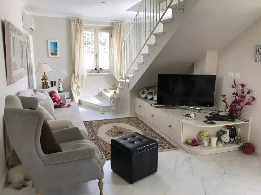 Immagine 8 di Villa in vendita  a Forte Dei Marmi