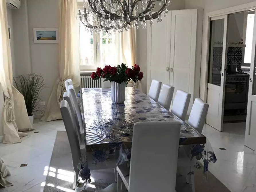 Immagine 25 di Villa in vendita  a Forte Dei Marmi