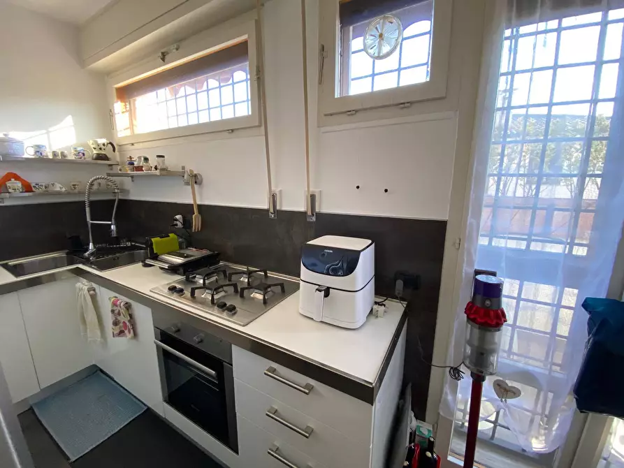 Immagine 7 di Villetta a schiera in vendita  in 1 maggio a Montignoso