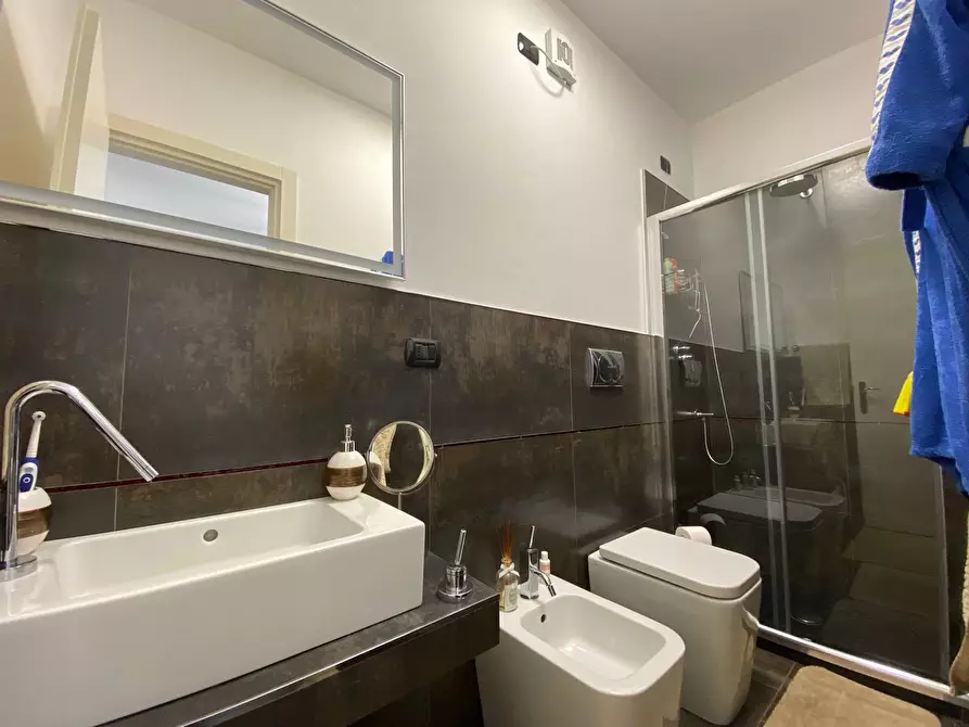 Immagine 10 di Villetta a schiera in vendita  in 1 maggio a Montignoso