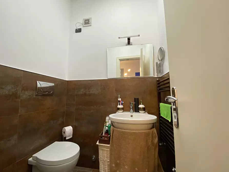 Immagine 21 di Villetta a schiera in vendita  in 1 maggio a Montignoso