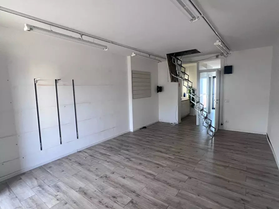 Immagine 7 di Locale commerciale in affitto  in Viale Marconi a Viareggio