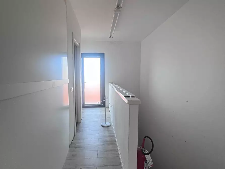 Immagine 9 di Locale commerciale in affitto  in Viale Marconi a Viareggio