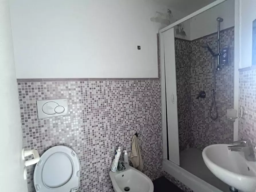 Immagine 10 di Locale commerciale in affitto  in Viale Marconi a Viareggio