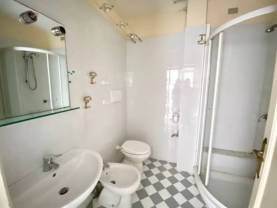 Immagine 6 di Appartamento in vendita  in Via Roma a Viareggio