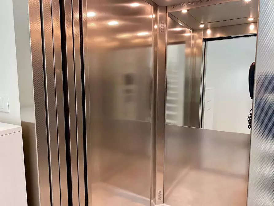 Immagine 3 di Appartamento in vendita  in Via Roma a Viareggio