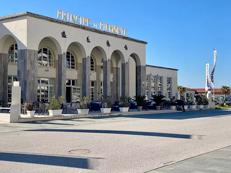 Immagine 12 di Appartamento in vendita  in Via Roma a Viareggio