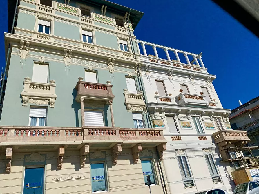 Immagine 14 di Appartamento in vendita  in Via Roma a Viareggio