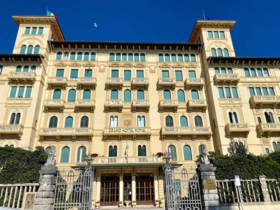 Immagine 16 di Appartamento in vendita  in Via Roma a Viareggio