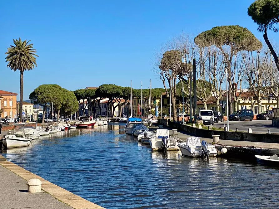 Immagine 20 di Appartamento in vendita  in Via Roma a Viareggio