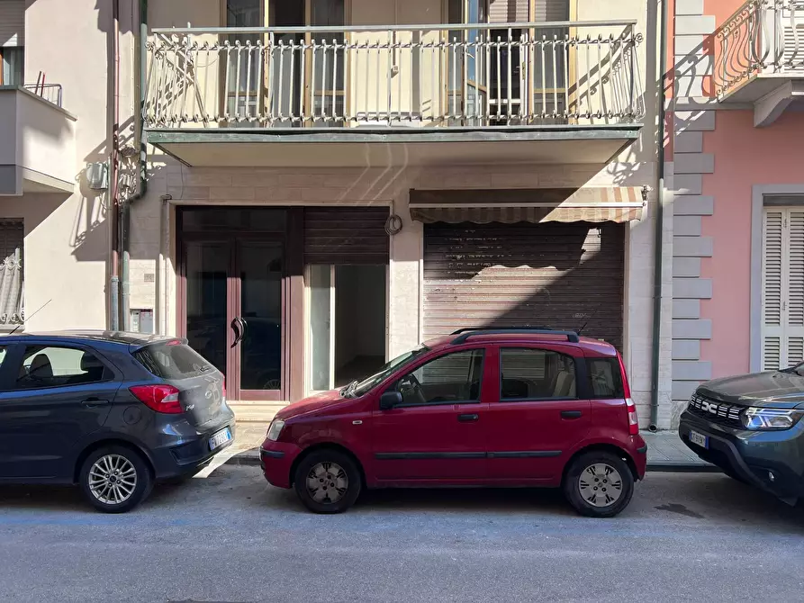 Immagine 2 di Locale commerciale in vendita  in Via San Martino a Viareggio