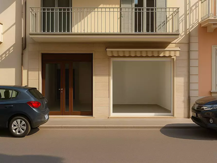 Immagine 1 di Locale commerciale in vendita  in Via San Martino a Viareggio