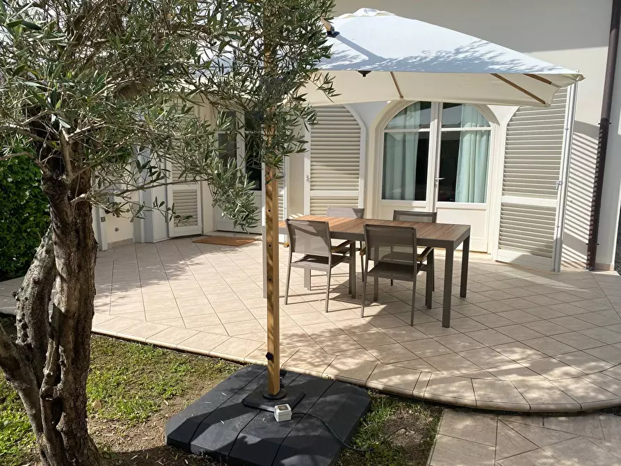 Immagine 31 di Casa semindipendente in affitto  in Forte dei Marmi Via Duca D'Aosta a Forte Dei Marmi