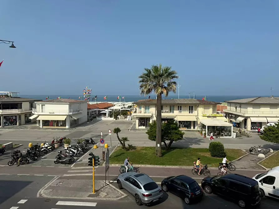 Immagine 4 di Appartamento in vendita  in Carducci a Viareggio